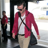 【欧美原宿风男生头像】欧美穿红色衣服帅哥头像