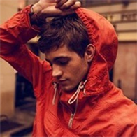 【欧美原宿风男生头像】欧美穿红色衣服帅哥头像