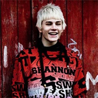 【欧美原宿风男生头像】欧美穿红色衣服帅哥头像