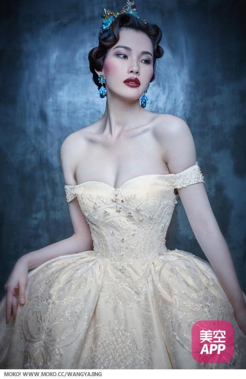 肚子疼想哭的说说心情