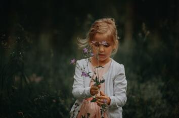 何姓女孩名字高贵大气