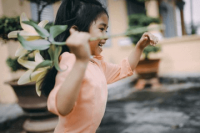 ​带草字头的字女孩取名 给孩子起名字最有内涵的名字