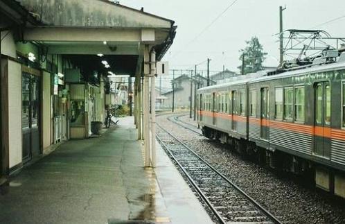 qq心情繁体个性签名(為什么我不能說愛你…)