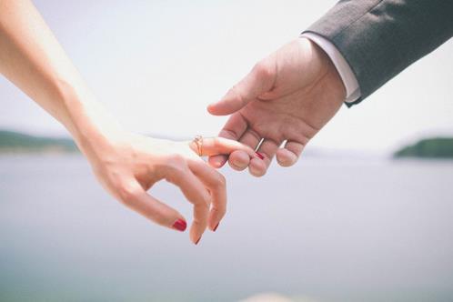 形容放假的心情短语 形容运气差的成语