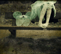 ​高冷微信名女孩霸气十足--唇边、那烟味