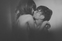 ​形容悲哀的四字成语（形容心里难受想哭的句子）