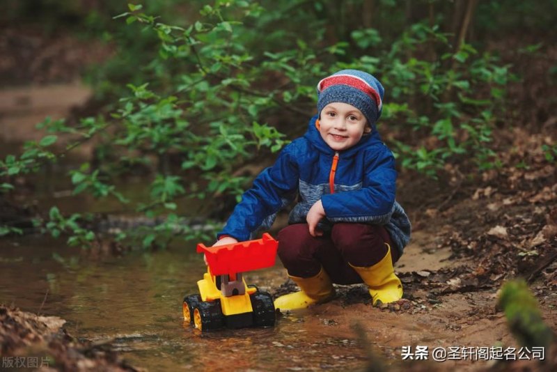霸气冷酷好听的男孩名字大全，儒雅大气简单有涵养的名字推荐-第1张图片-