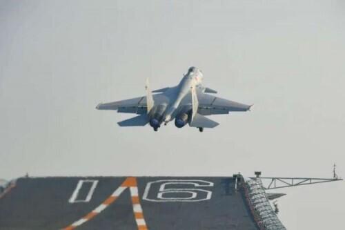 牺牲的歼15飞行员叫什么名字（歼-15飞行员为父亲圆梦）(7)