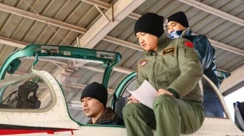 牺牲的歼15飞行员叫什么名字（歼-15飞行员为父亲圆梦）(8)