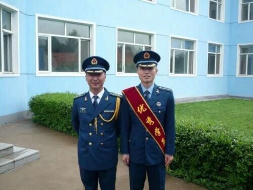 牺牲的歼15飞行员叫什么名字（歼-15飞行员为父亲圆梦）(6)