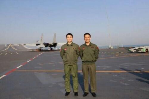 牺牲的歼15飞行员叫什么名字（歼-15飞行员为父亲圆梦）(9)