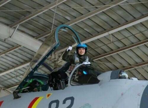 牺牲的歼15飞行员叫什么名字（歼-15飞行员为父亲圆梦）(10)