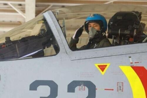 牺牲的歼15飞行员叫什么名字（歼-15飞行员为父亲圆梦）(13)