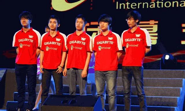 今年lol哪个战队改名了（LPL没改过名字的队伍有5支）(7)