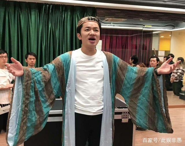 王祖蓝晒二胎女儿的名字（萌态十足惹人羡）(5)