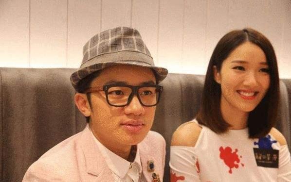 王祖蓝晒二胎女儿的名字（萌态十足惹人羡）(6)