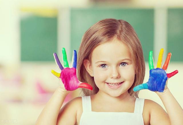 小女孩名字大全免费取名（小女孩取名字精选）(1)