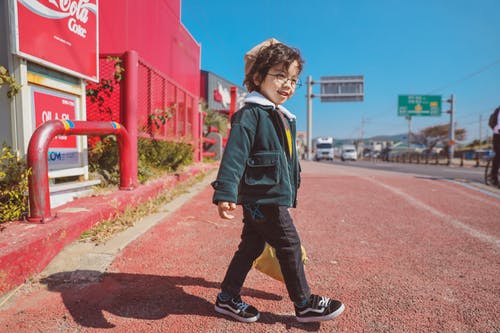 男孩与臣字搭配的名字