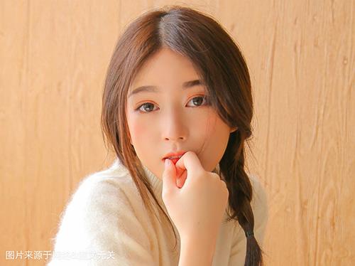 何姓女孩取名高雅的