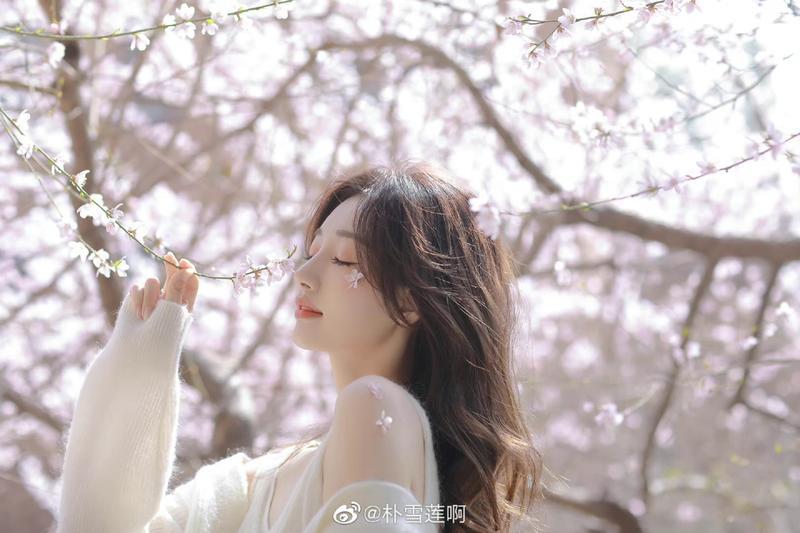 关于喝酒爱情伤感女生说说心情短语(精选60句)