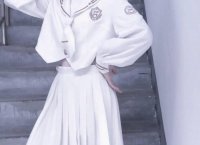 ​相亲时如何幽默风趣的聊天(幽默搞笑的相亲自我介绍语句)