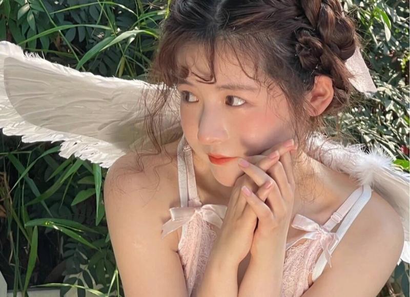  情感语录丨喜欢你的时候，所有的烦恼都变得微不足道。