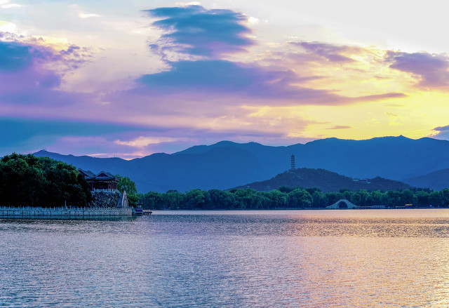 失眠了发朋友圈的说说