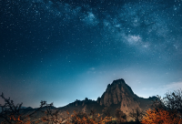 ​一个人安静的夜晚说说 享受安静的夜晚的句子(精选)