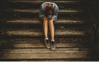 一句话简单的晒侄女刚出生的句子