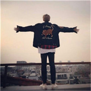 个性韩范男生街拍高清头像