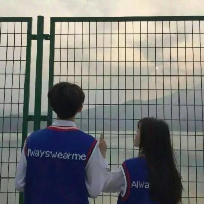 情侣校园天台唯美头像.jpg