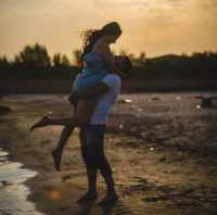 有关爱情的经典诗句 关于爱家的名言诗句