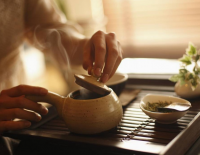 一个人喝茶的说说 一个人静静喝茶的句子