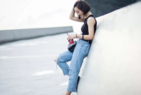 ​形容心情无奈低落的句子_悲伤难过的心情语录（精选推荐）