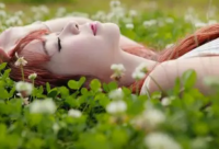 ​经典形容女人美丽的句子37条